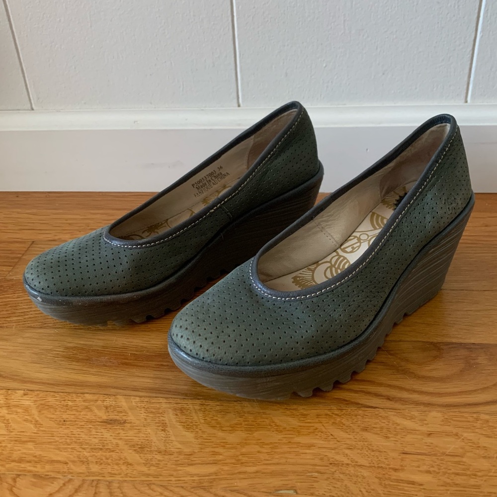 Fly London Perforated Wedge Pump Size